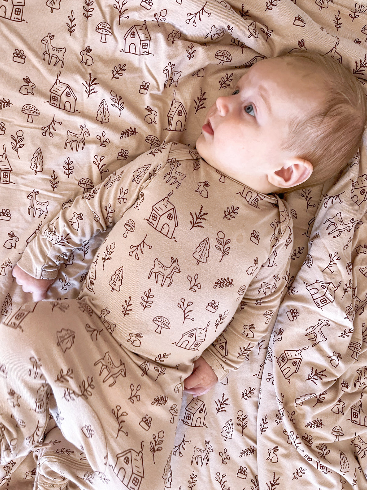 Beige convertible pajamas with allover farm house and animal print, long sleeves