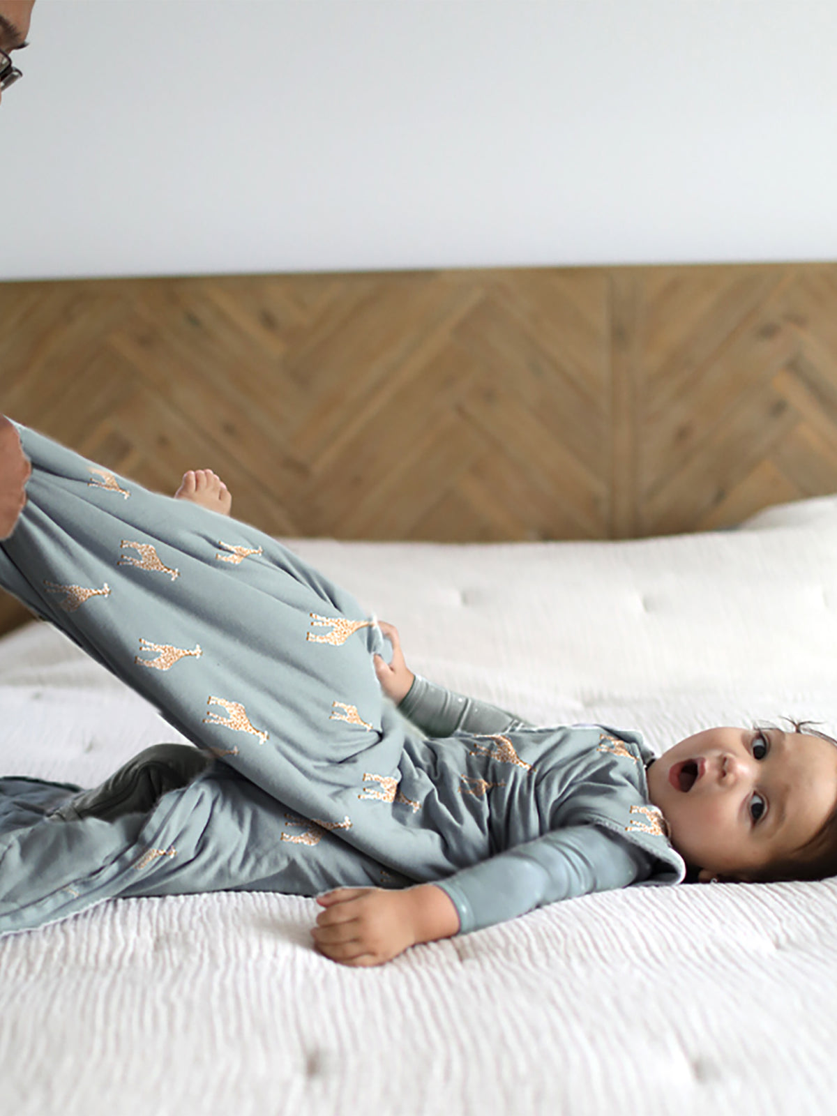 Baby sleep sack, dusty blue with giraffe print, front zip, 2.5 TOG