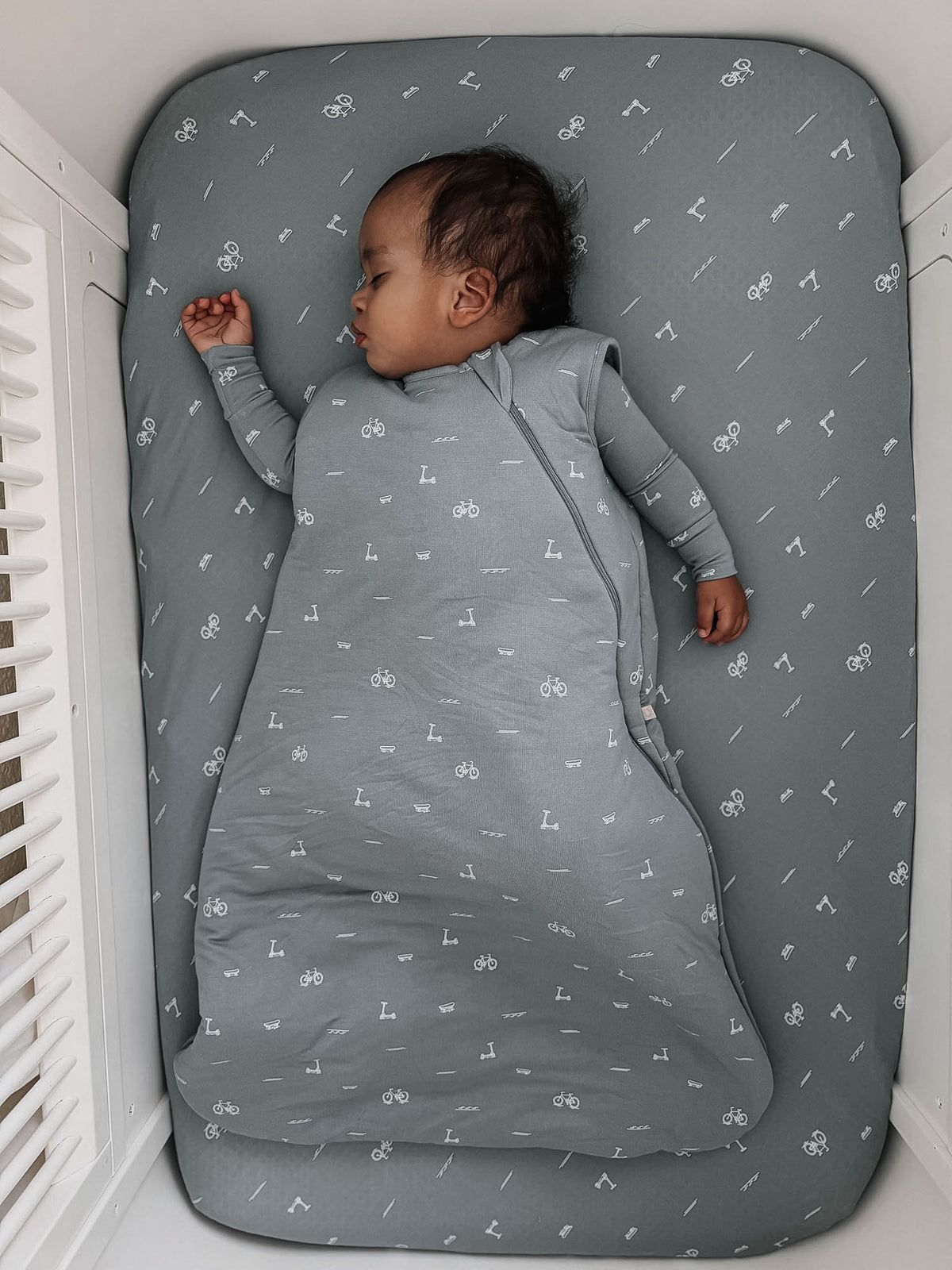 1.0 TOG sleep sack in grey with small icon print, full-length zip