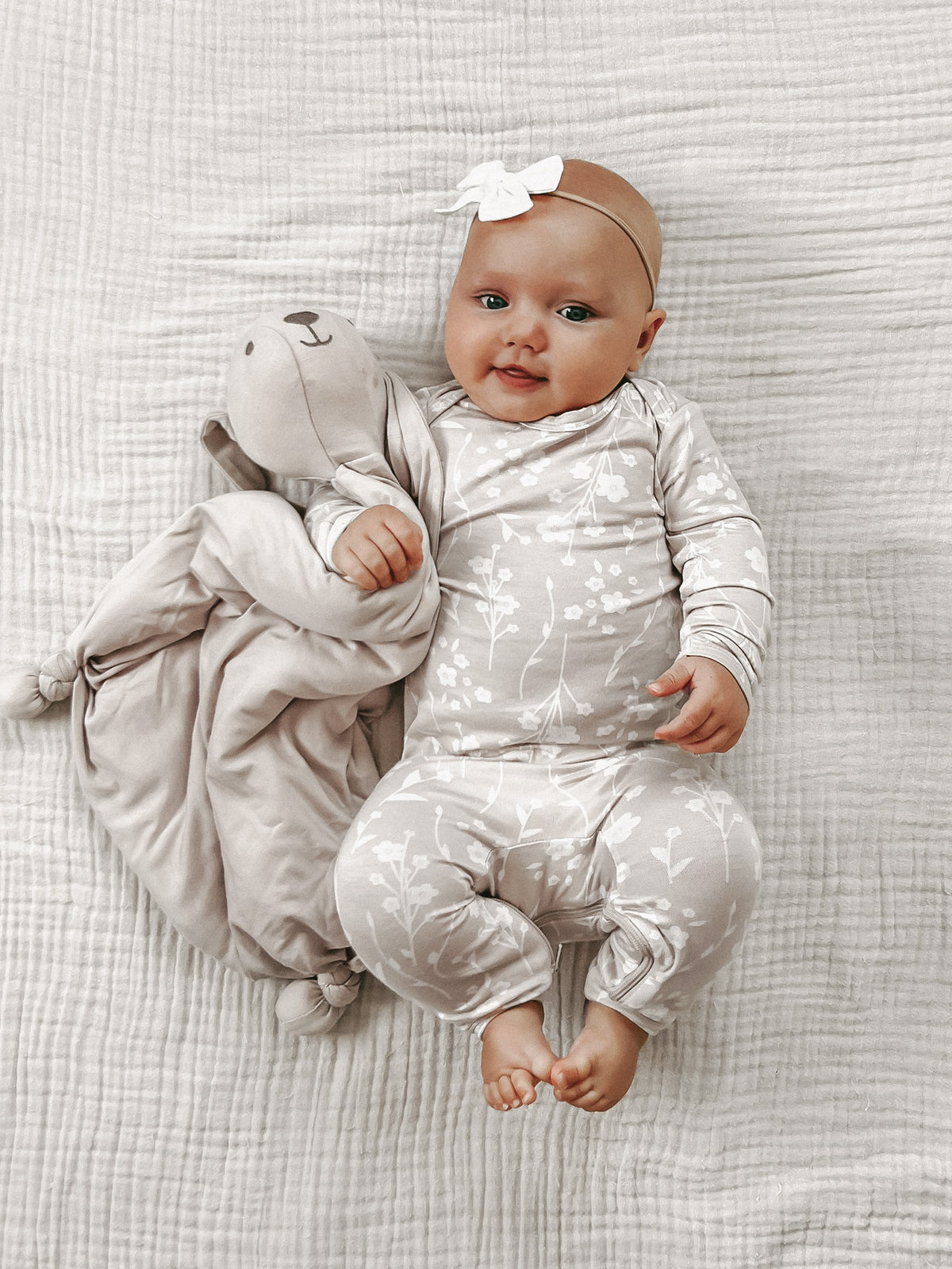 Light long-sleeve convertible pajama with white floral print and fold-over mitten cuffs