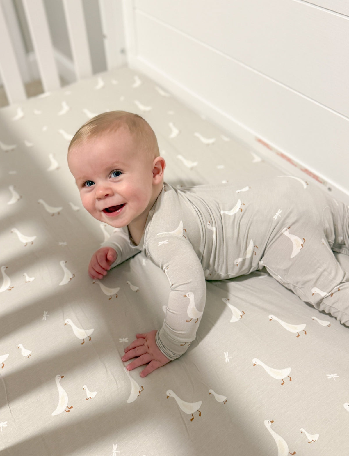 Light gray goose-print long-sleeve convertible pajama one-piece for baby