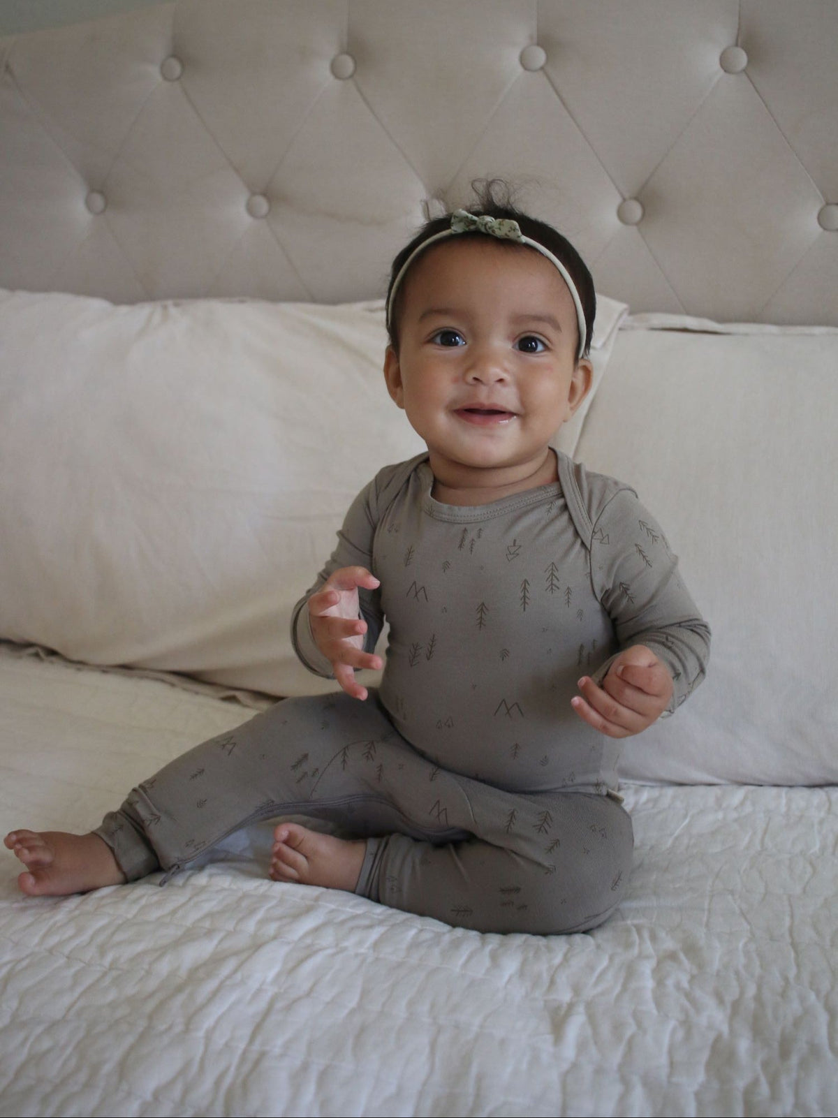 Gray footed convertible baby pajamas with long sleeves and all-over tiny outdoor print