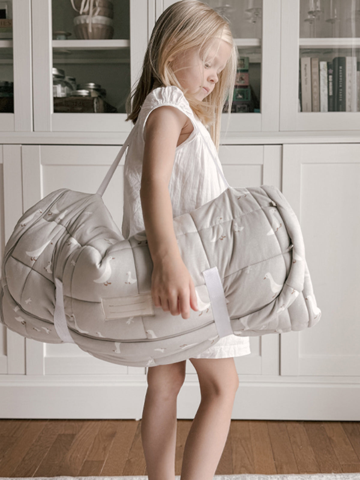 Goose-pattern nap mat, round padded design with carry handle and allover white goose print