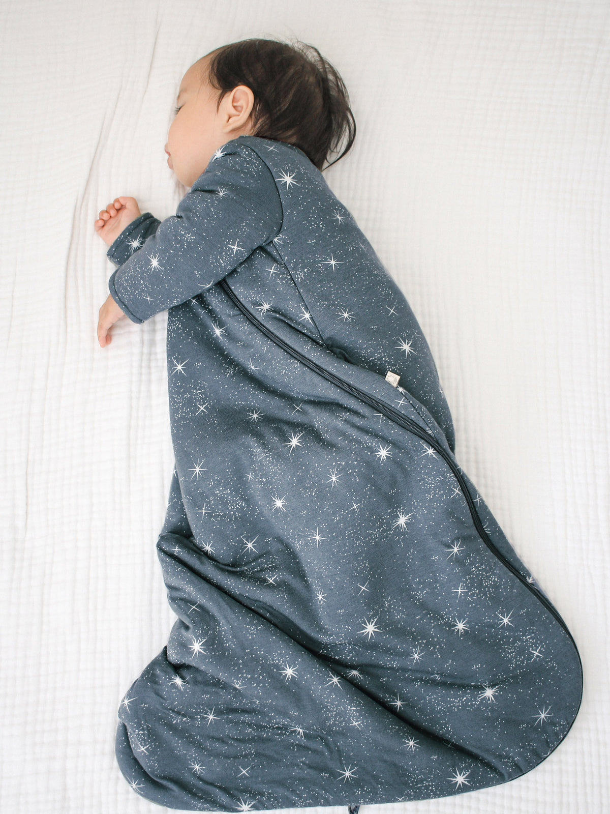 Long-sleeve sleep sack, dark blue with white star pattern and hooded neck opening