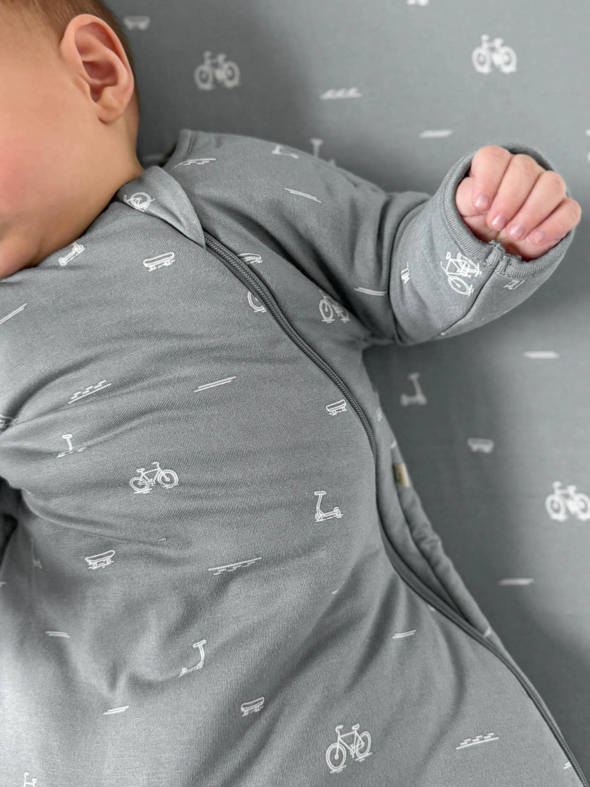 Long-sleeve swaddle sack with front zipper, dark gray bike pattern