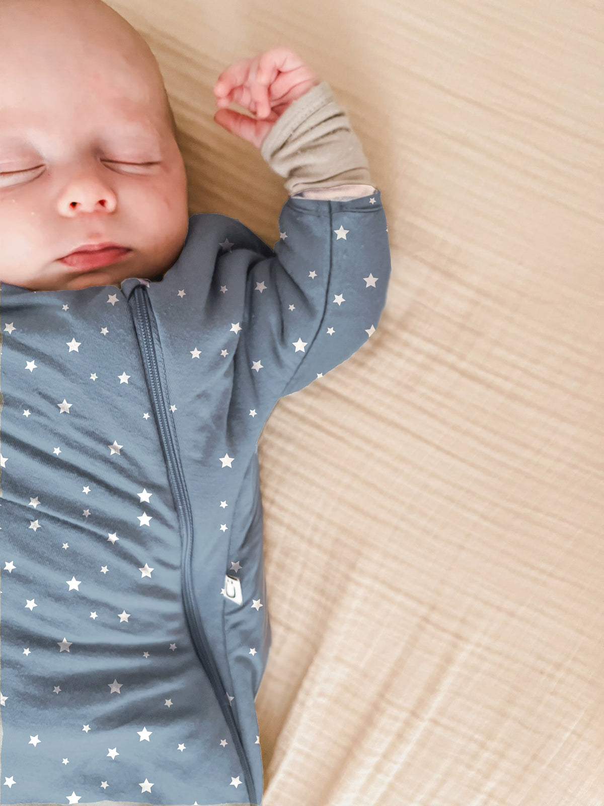 Long-sleeve swaddle sack, dark blue with white star print and front zipper