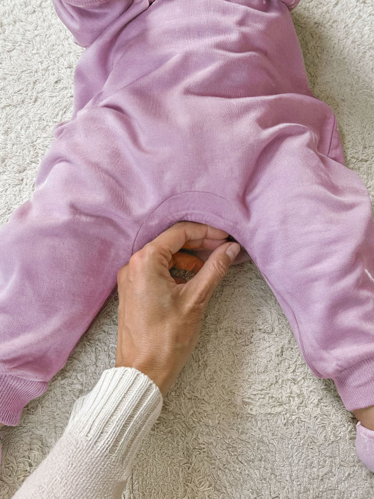 Lilac long-sleeve cotton jumpsuit with ribbed cuffs and roomy pant legs