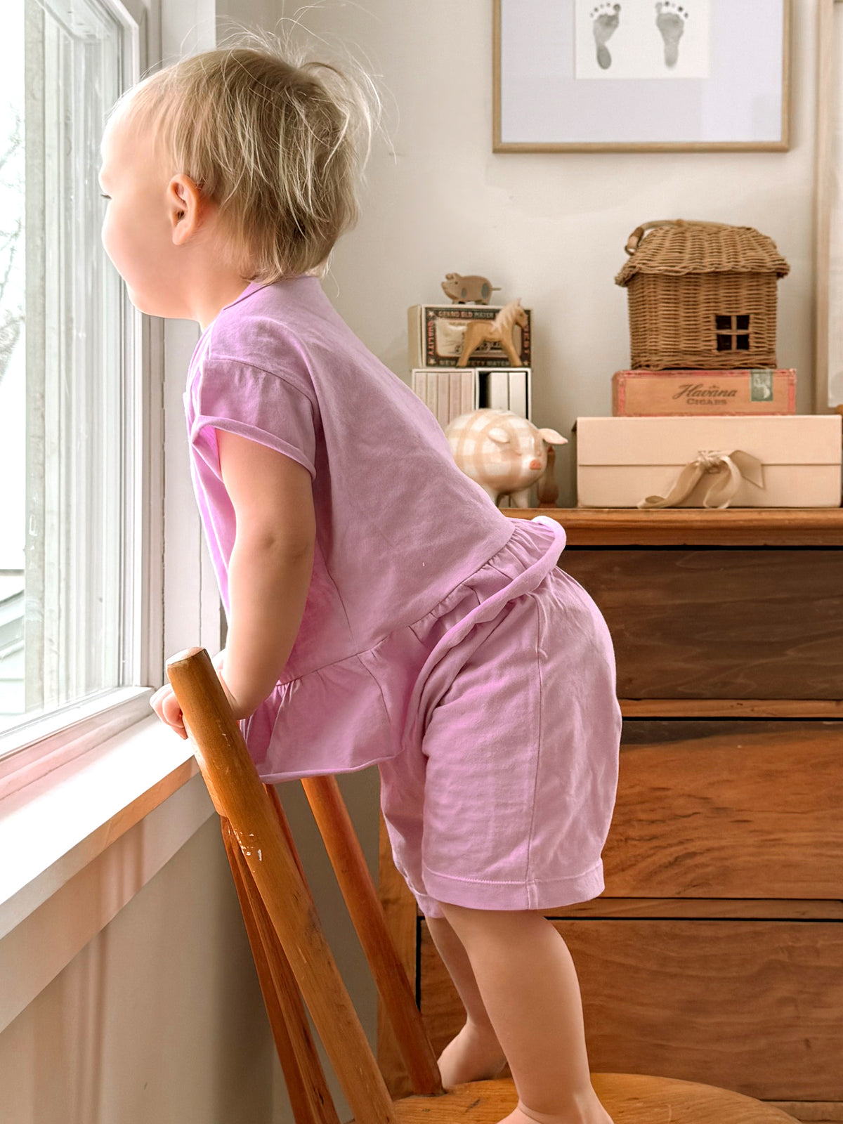 Lilac ruffled T-shirt and shorts set with lollipop graphic, short sleeves and gathered hem