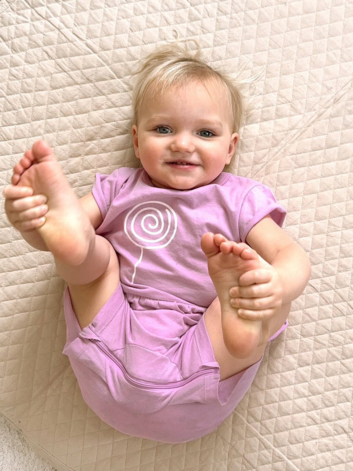 Lilac ruffled T-shirt and short set with lollipop graphic, short sleeves and hem