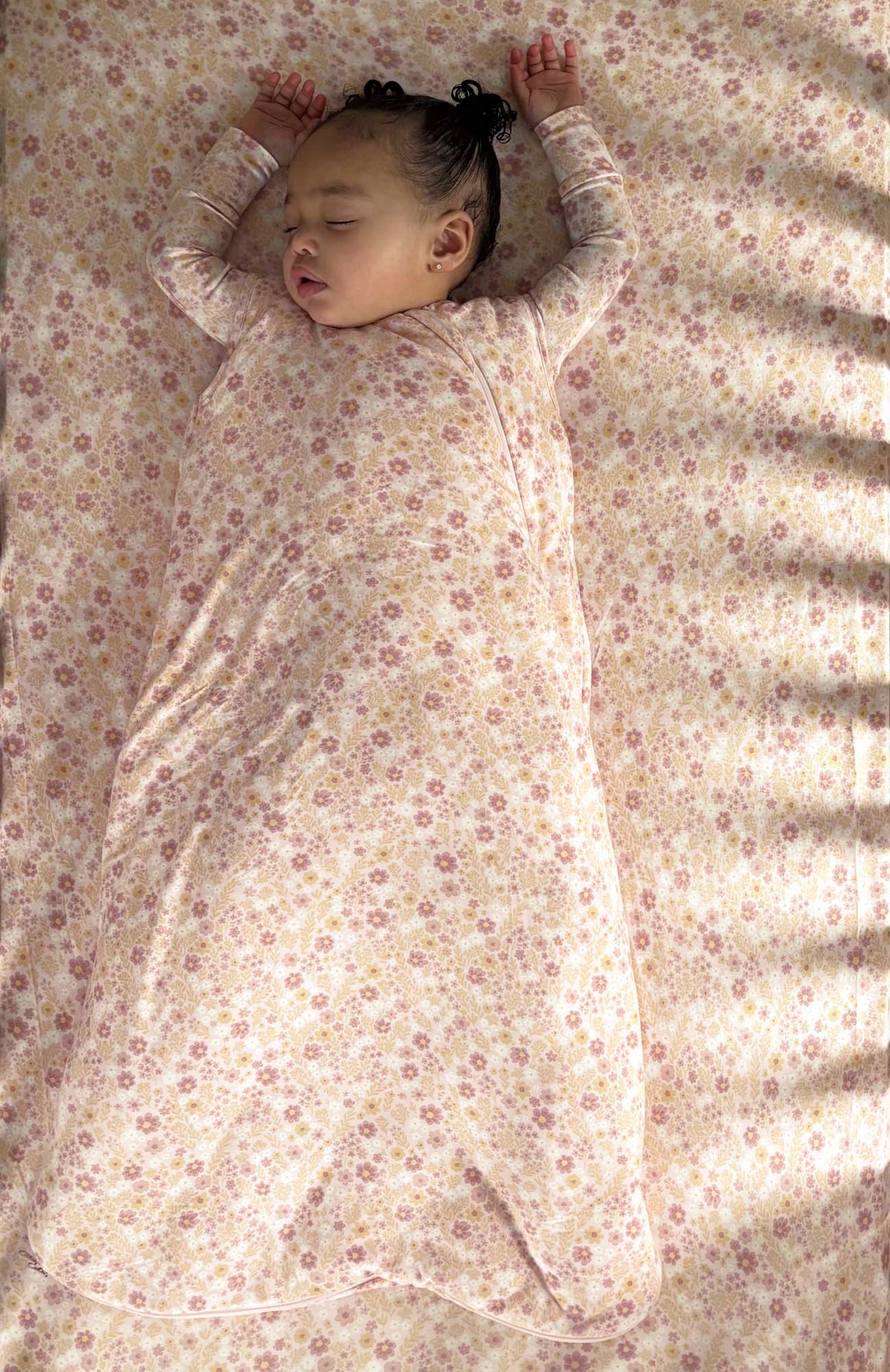 Baby sleep sack with floral print, long sleeves and zip front, 0.5 TOG